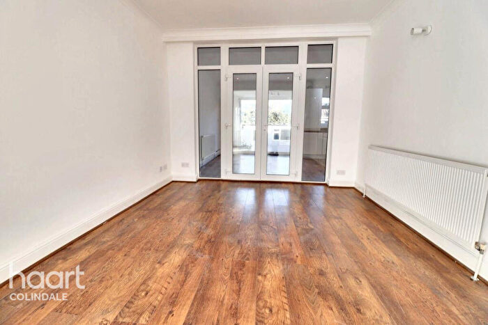 4 Bedroom Terraced House For Sale In Evelyn Avenue, NW9