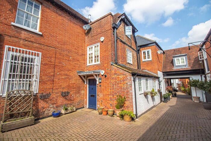 2 Bedroom Flat To Rent In Red Lion Mews, Odiham, Hook, RG29