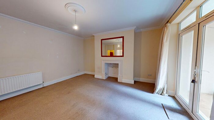1 Bedroom Flat To Rent In First Avenue, Hove, BN3