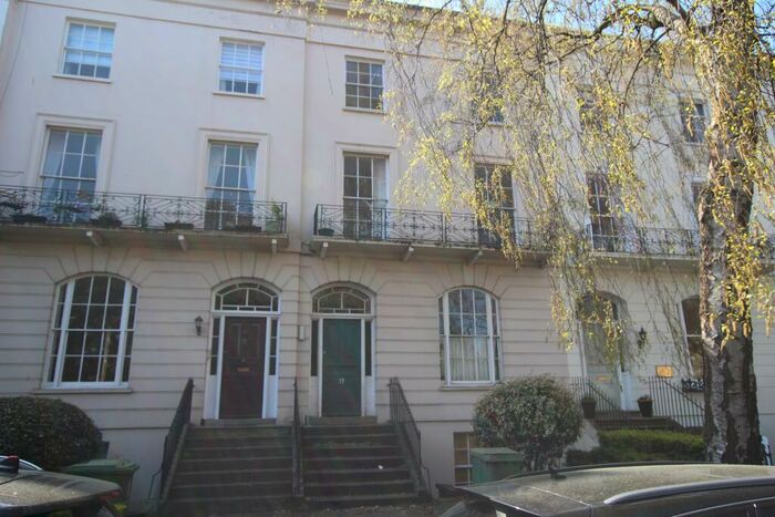 2 Bedroom Flat To Rent In Clarence Square, Pittville, Cheltenham, GL50
