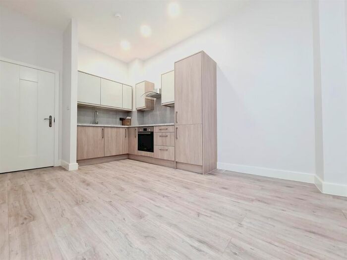 1 Bedroom Flat To Rent In Woodcote Road, Wallington, SM6