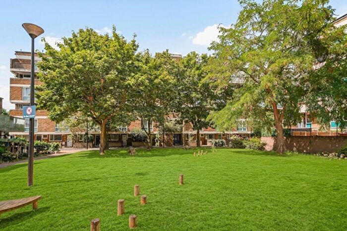 4 Bedroom Maisonette For Sale In Hitchin Square, London, E3