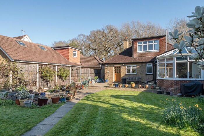 3 Bedroom Chalet For Sale In Ashford Road, Staines-Upon-Thames, TW18