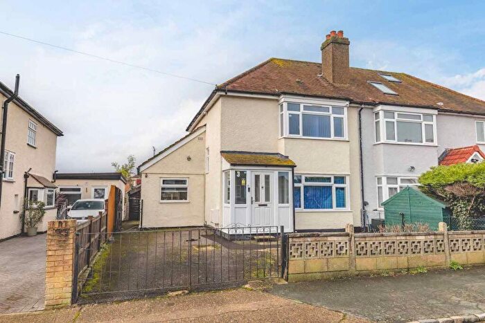 3 Bedroom Semi-Detached House For Sale In Leacroft Road, Iver, SL0