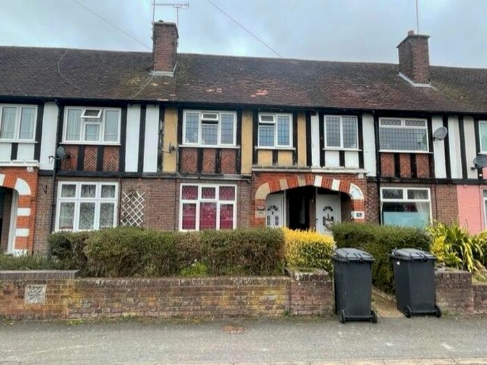 3 Bedroom Terraced House To Rent In Limbury Road, Luton, LU3