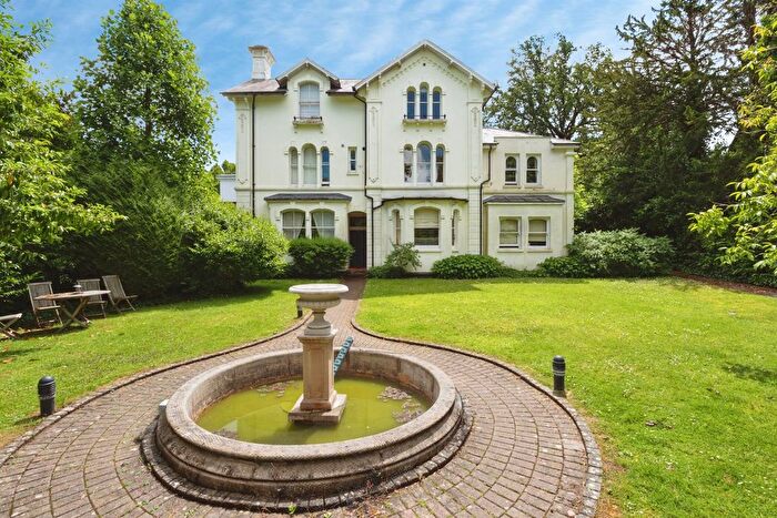 2 Bedroom Flat For Sale In Broadwater Down, Tunbridge Wells, TN2