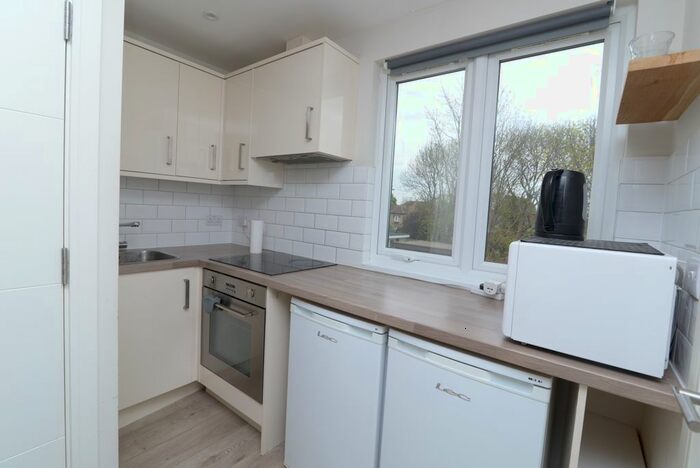 Studio To Rent In Second Ave, Second Ave, NW4 - Photo 3