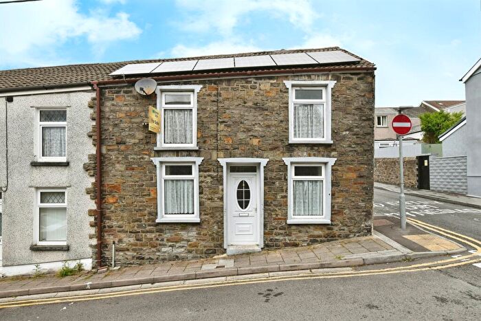 3 Bedroom End Of Terrace House For Sale In Phillip Street, Mountain Ash, CF45