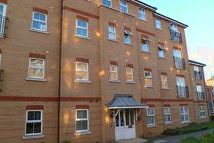 2 Bedroom Flat To Rent In Piper Way, Ilford, IG1