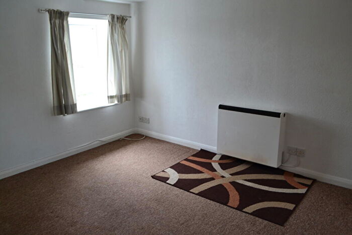2 Bedroom Flat To Rent In Central Yeovil, Somerset, BA20