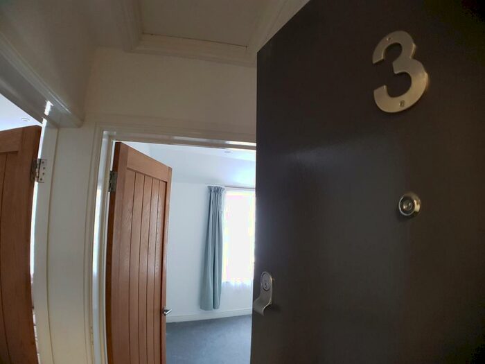 1 Bedroom Flat To Rent In High Street, Littlehampton, BN17