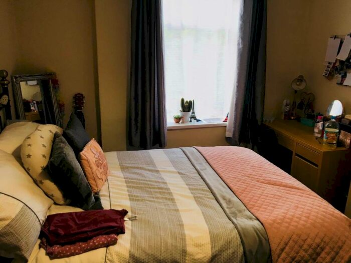 3 Bedroom House To Rent In Florentia Street, Cathays, Cardiff, CF24