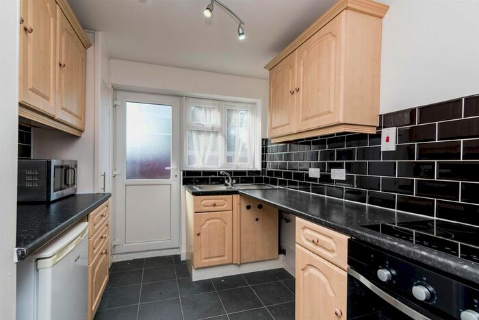 2 Bedroom Flat To Rent In Chester Road, Streetly, Sutton Coldfield, B74