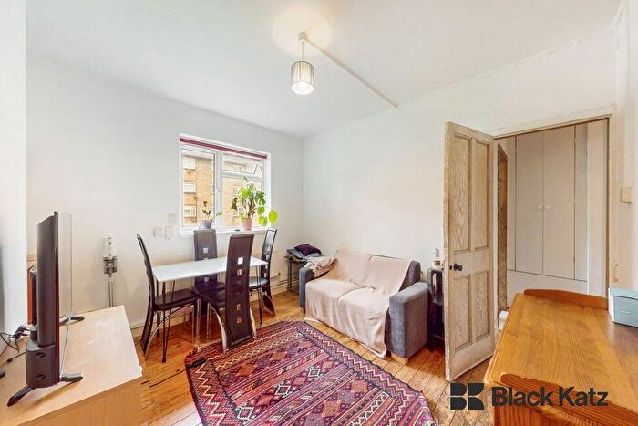 3 Bedroom Flat To Rent In Congreve Street, Elephant And Castle, SE17