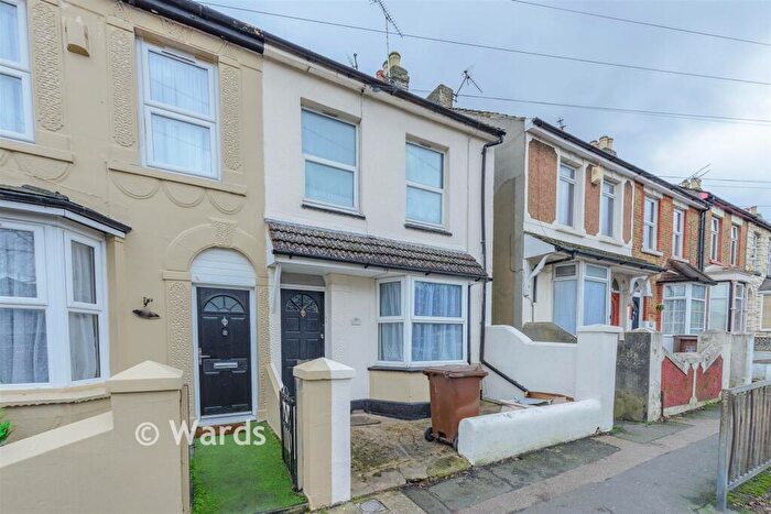 3 Bedroom End Of Terrace House For Sale In Windmill Road, Gillingham, Kent, ME7