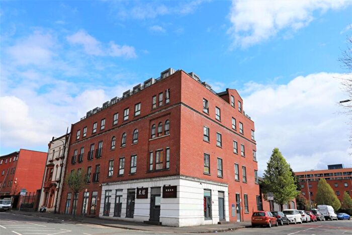 2 Bedroom Apartment To Rent In Boundary Lane, Manchester, M15