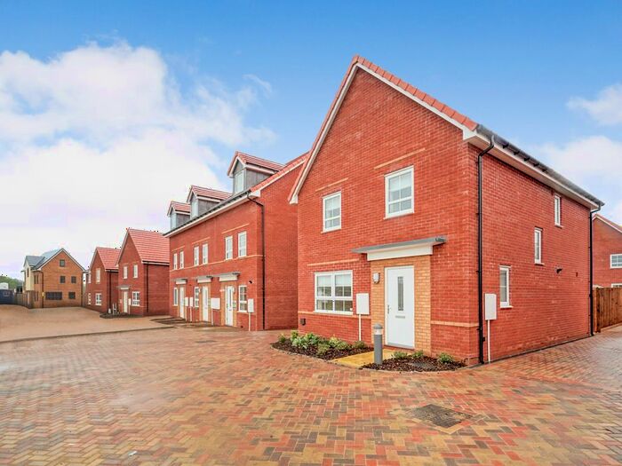 4 Bedroom Detached House To Rent In Lilac Way, Overstone, NN6