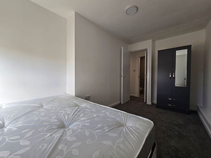 5 Bedroom Flat To Rent In Sharratt Street, Bermondsey, SE15