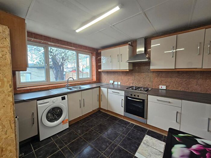 5 Bedroom Terraced House To Rent In Park Lane, London, N17