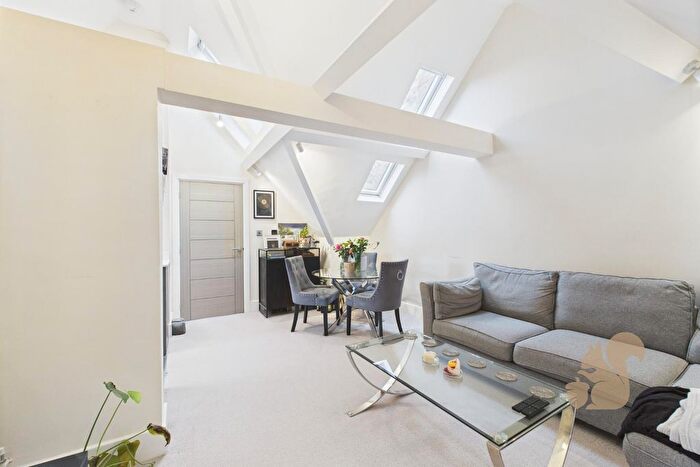 2 Bedroom Flat For Sale In High Street, Chelmsford, CM1