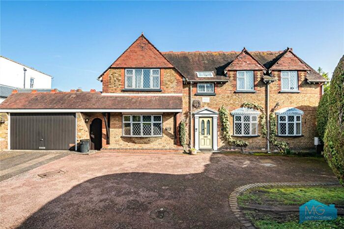 4 Bedroom Detached House For Sale In Fernwood Crescent, London, N20