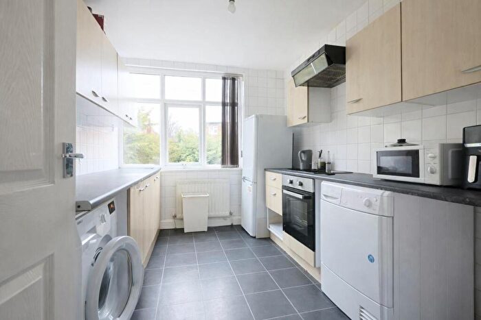 3 Bedroom Flat To Rent In Grosvenor Road, Jesmond, Newcastle Upon Tyne, NE2