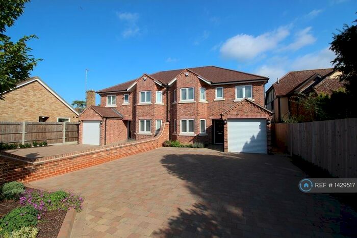 4 Bedroom Semi-Detached House To Rent In Holwell Road, Hitchin, SG5