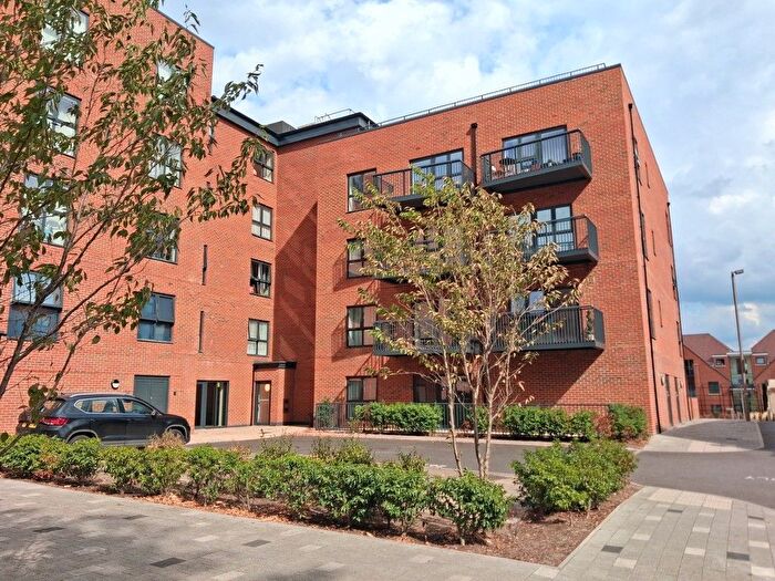 1 Bedroom Flat For Sale In Palmer Court, Pitcher Lane, Ashford, TW15