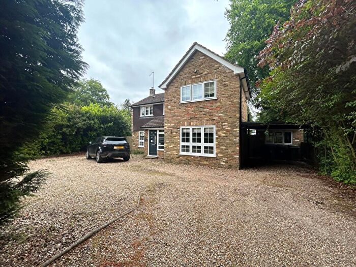 4 Bedroom Detached House To Rent In Knoll Close, Fleet, Hampshire, GU51