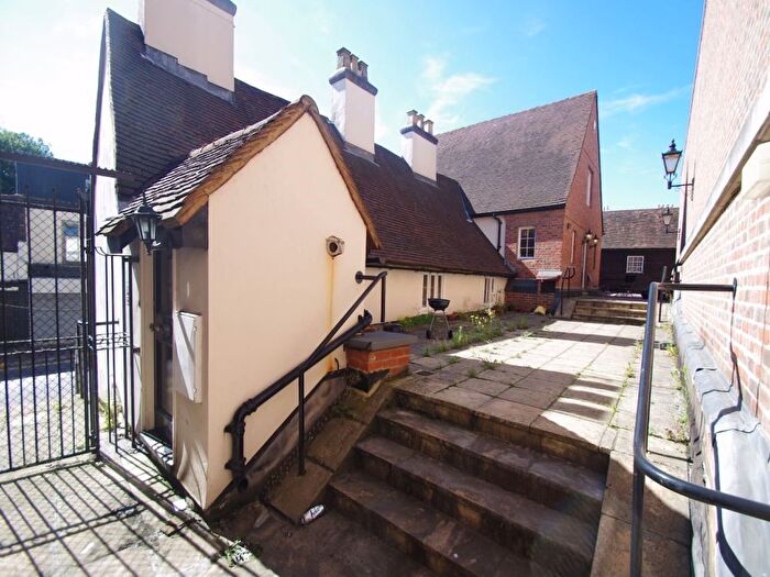 1 Bedroom Flat To Rent In High Street, Watford, WD17