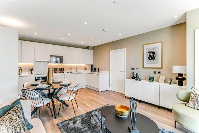 2 Bedroom Apartment For Sale In Granville Road, Childs Hill, NW2