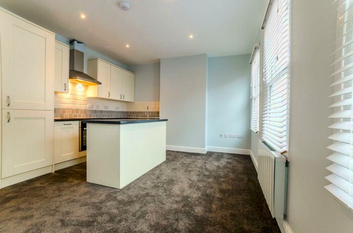 2 Bedroom Flat To Rent In Vicarage Lane, East Ham, London, E6