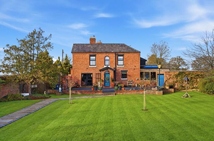 4 Bedroom Semi-Detached House For Sale In Penny's Lane, Lach Dennis, CW9