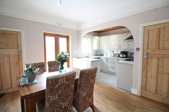 3 Bedroom End Of Terrace House For Sale In Beechwood Avenue, Thornton Heath, CR7