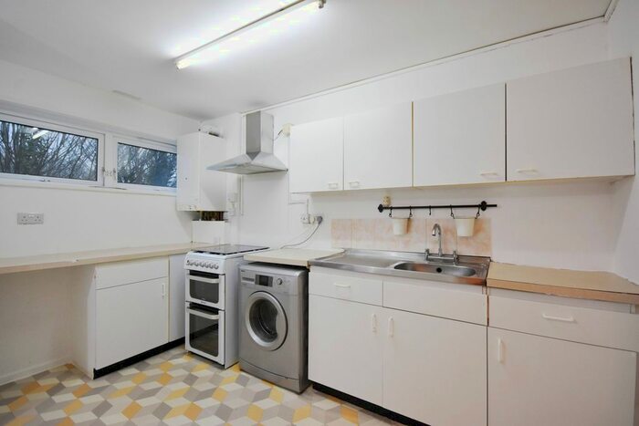 2 Bedroom Flat To Rent In Lighthorne Avenue, Ladywood, Birmingham, B16