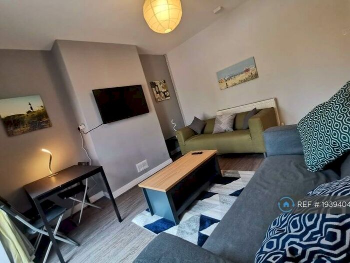 4 Bedroom Semi-Detached House To Rent In Roberts Avenue, Newcastle Under Lyme, ST5