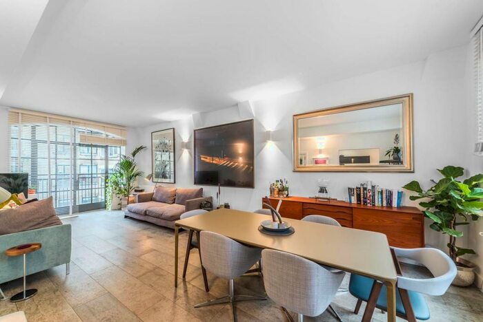 2 Bedroom Flat To Rent In Great Sutton Street, City, London, EC1V