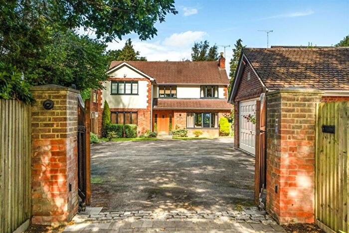 5 Bedroom Detached House For Sale In Dukes Ride Crowthorne, RG45