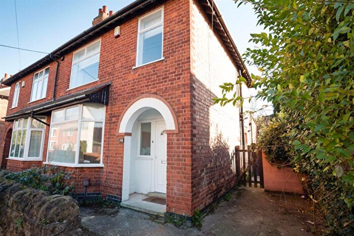 4 Bedroom Semi-Detached House To Rent In Highfield Road, Nottingham, NG7