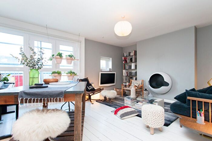 3 Bedroom Flat To Rent In Parkside Estate, Rutland Road, London, E9