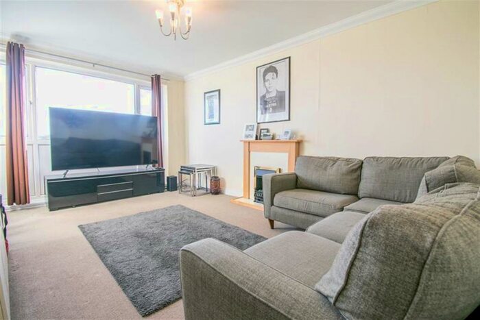 2 Bedroom Flat To Rent In Thorntree Court, Newcastle Upon Tyne, NE12