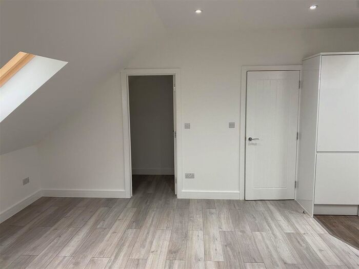 1 Bedroom Flat To Rent In Foxley Lane, Purley, CR8