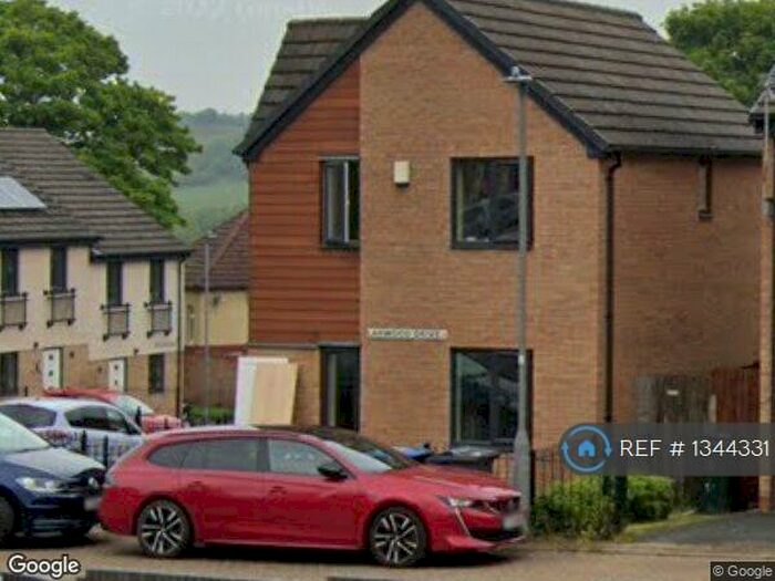 3 Bedroom Detached House To Rent In Larwood Drive, Bradford, BD10