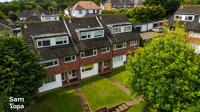 1 Bedroom Maisonette For Sale In Chapel Court, Billericay, CM12