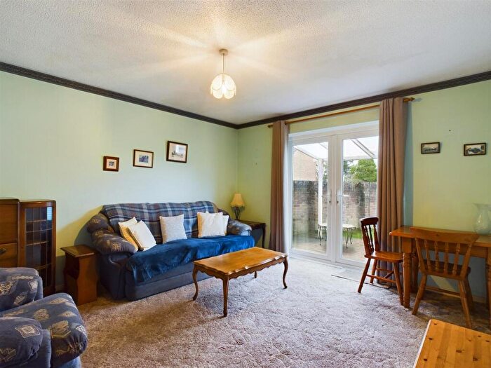 2 Bedroom Bungalow For Sale In Hewlett Close, Chippenham, SN15