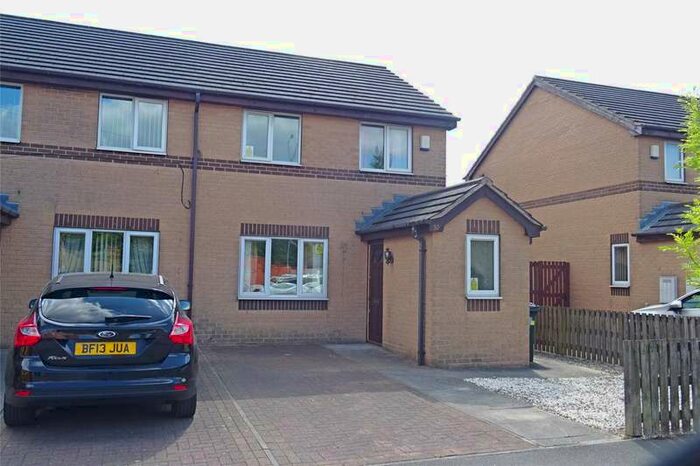 3 Bedroom Semi-Detached House To Rent In Burnham Avenue, Bradford, West Yorkshire, BD4