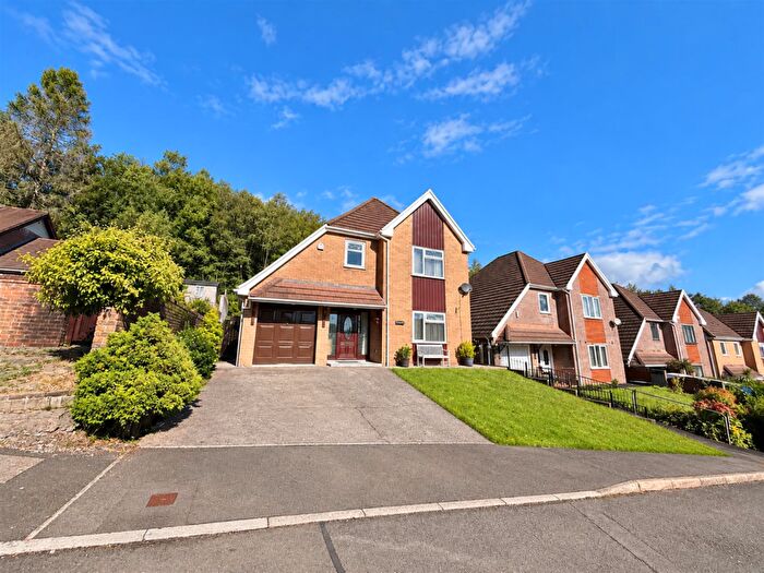 4 Bedroom Detached House For Sale In Heol-Y-Gelli, Aberdare, CF44