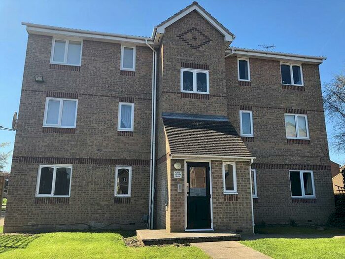 2 Bedroom Flat To Rent In Chestnut Road, Basildon, SS16