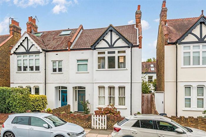 2 Bedroom Flat For Sale In Kingston Road, Teddington, TW11