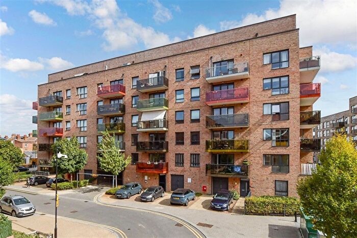3 Bedroom Flat For Sale In Troubridge Square, Walthamstow, E17